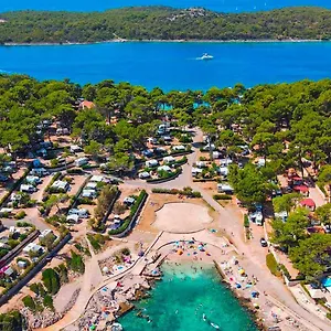 camping-village-poljana.primorje-gorskikotar.com/